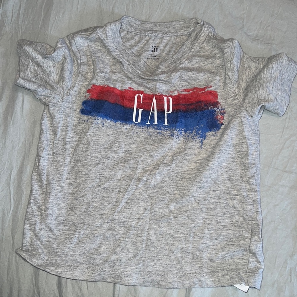 Gap t shirt